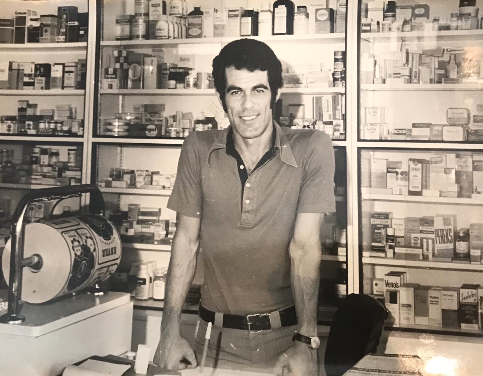 Eczacı Enver Emin - Merkez Ecza Deposu Kurucusu